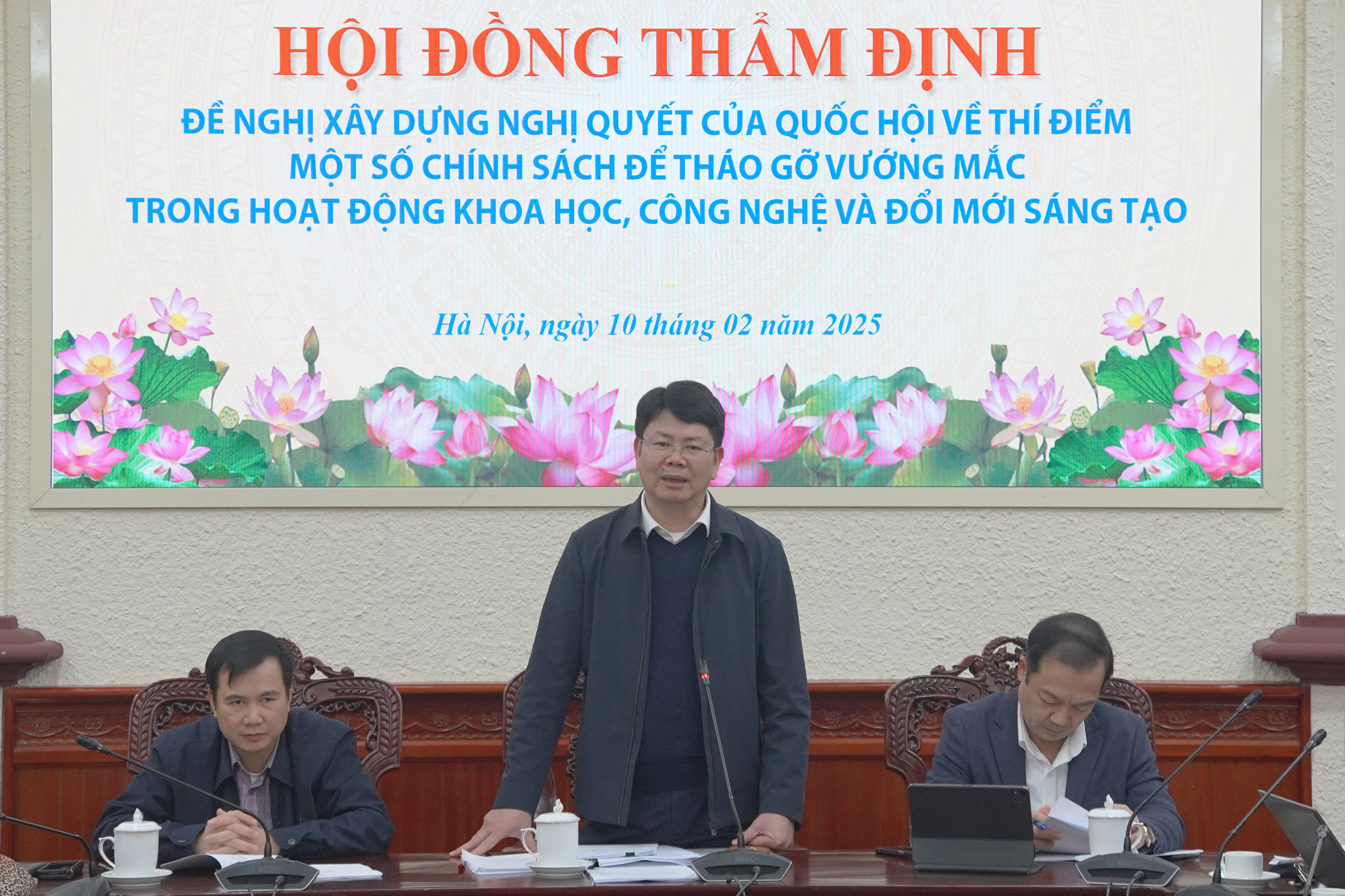 Chính sách đột phá, cơ chế đặc thù nhằm tháo gỡ vướng mắc trong hoạt động khoa học, công nghệ và đổi mới sáng tạo